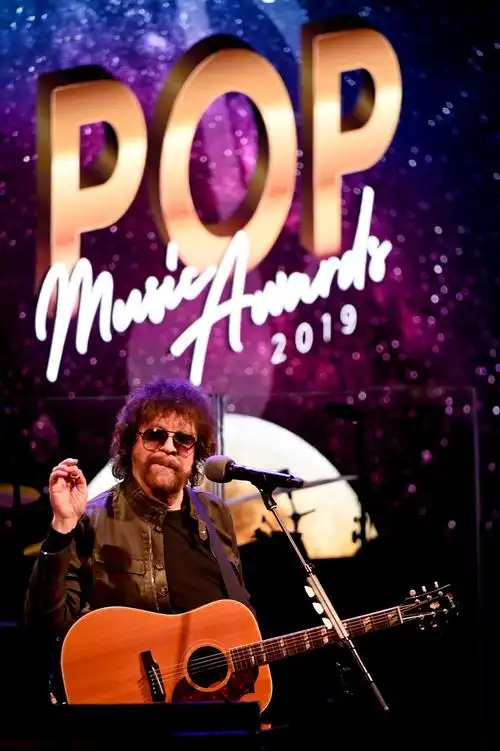 beverly hills, california - may 16: jeff lynne performs onstage