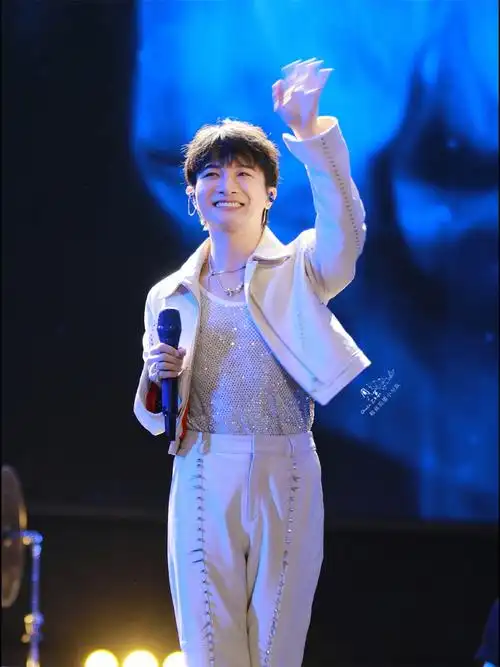 周深超话95#周深加盟广州草莓音乐节#【周深|「广州草莓音乐节」