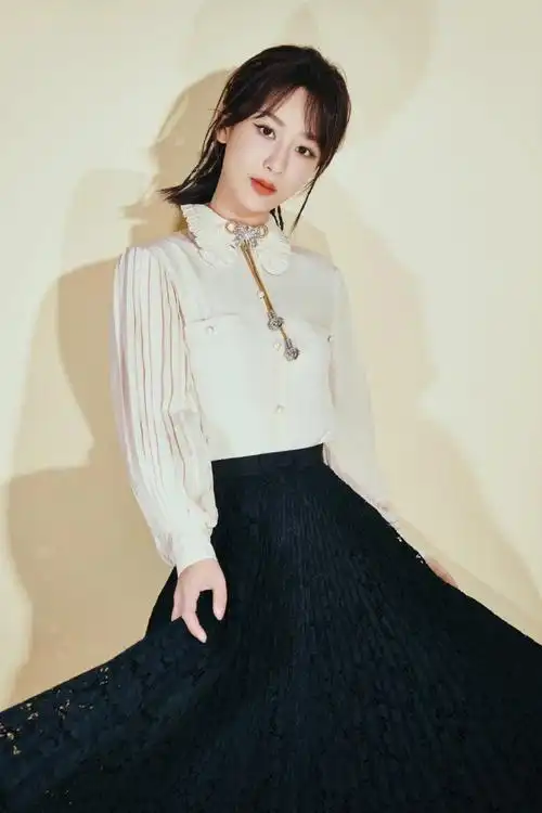 杨紫休闲装随拍##杨紫199爱