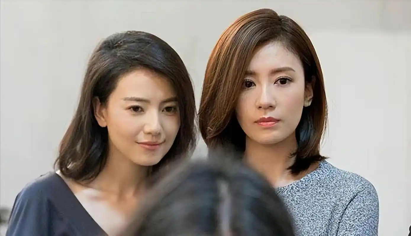 梦回《倚天屠龙记》!48岁贾静雯43岁高圆圆晒合影,美得像双胞胎