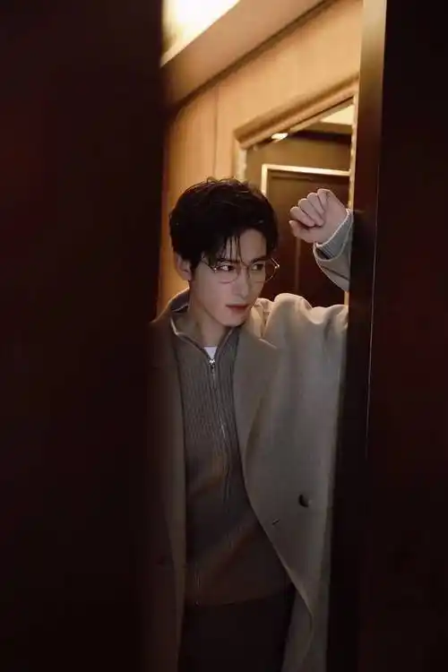 吴昊泽帅气亮相搜狐时尚盛典 《他在逆光中告白2》引期待