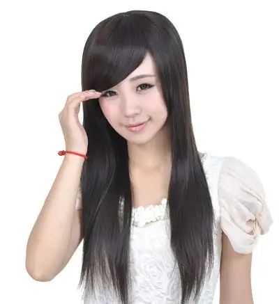 气质的中长直发发型,将平刘海显出气质感,给造型加分不少哦