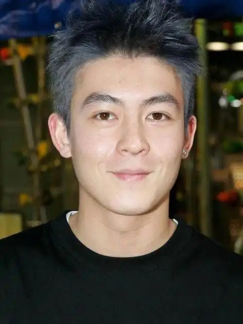 没什么发型是冠希哥驾驭不了的,可能光头都不例外#陈冠希  #发型