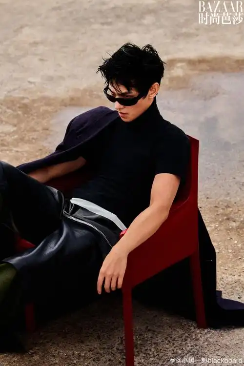 杨洋天台情绪大片##杨洋时尚芭莎八月刊封面