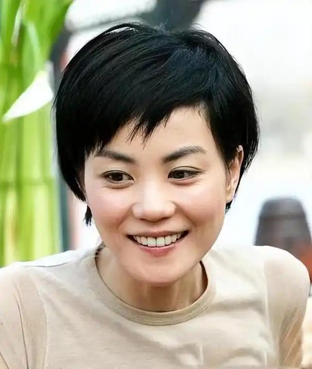 2016年,王菲的演唱会上频频走音,让她一时间成为众矢之的.