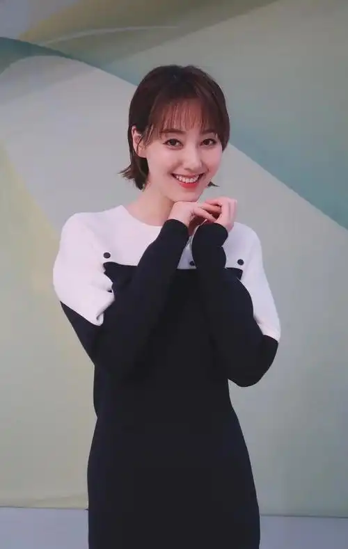 《舞林大会》主持人王冠,如今却活成网红?