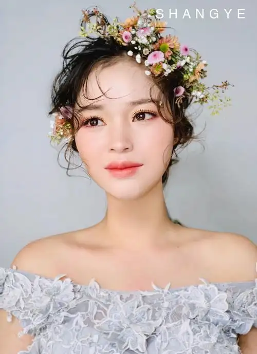 长头发新娘发型|易学百搭的新娘编发,森系新娘美妆_选择