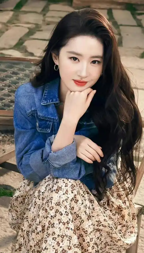 刘亦菲在国外亮相把人美翻!洛杉矶被偶遇,只靠背影就惊艳了大家