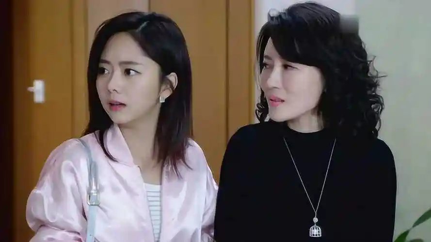 狐狸的夏天2韩君瑶黎晏书两姐妹吵口看看男友是怎样做的