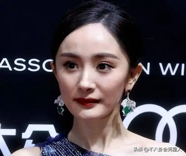 显老的热巴,嘴瘪的杨幂,暴露了人间真实_程潇_皮肤_后期