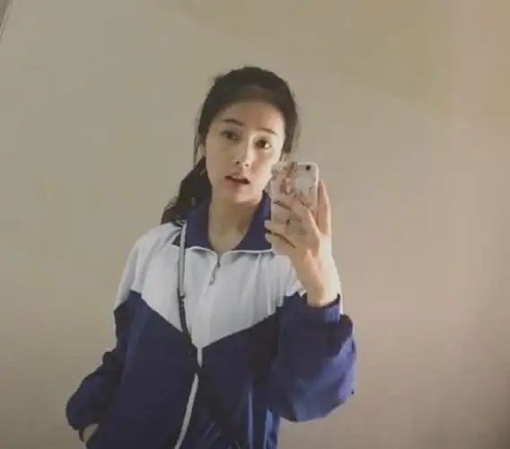 白鹿出演招摇演技圈粉高中照却暴露了和杨幂一样的缺点