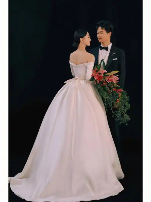 黑底白纱复古婚纱照永不过时的经典