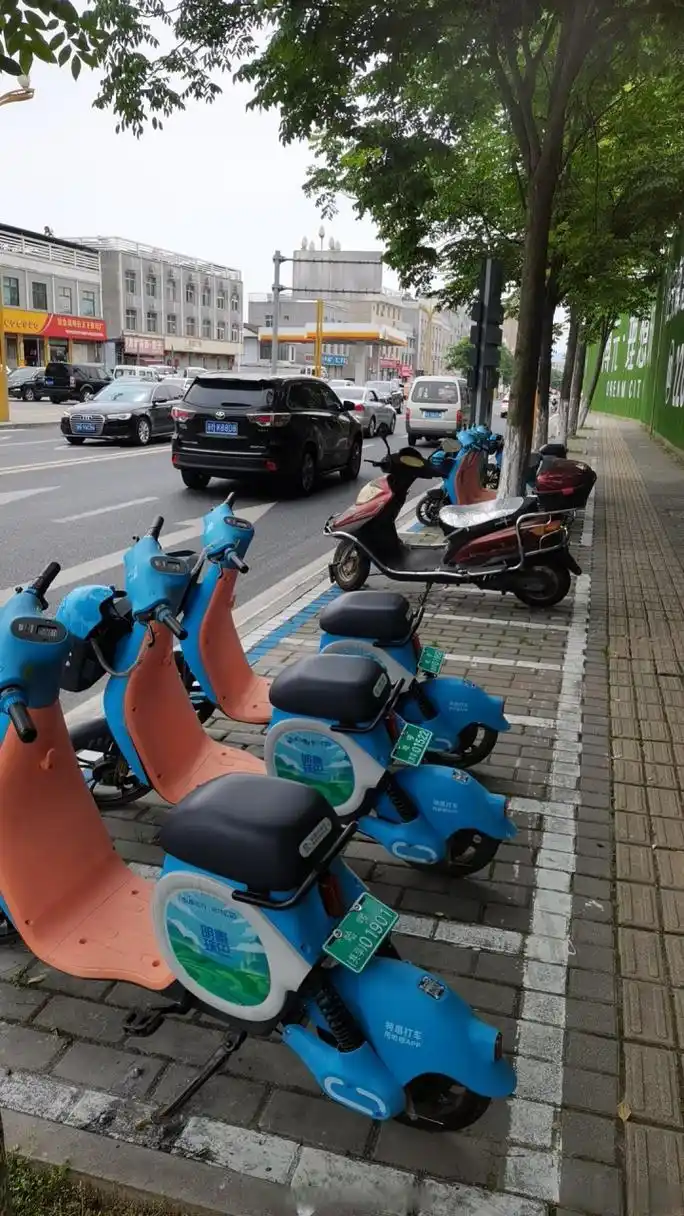 近日,市民王先生反映,他骑一辆哈啰共享电单车,骑行十多分钟就被扣