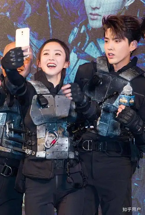 怎么看待在跨年晚会上吴亦凡拥抱赵丽颖