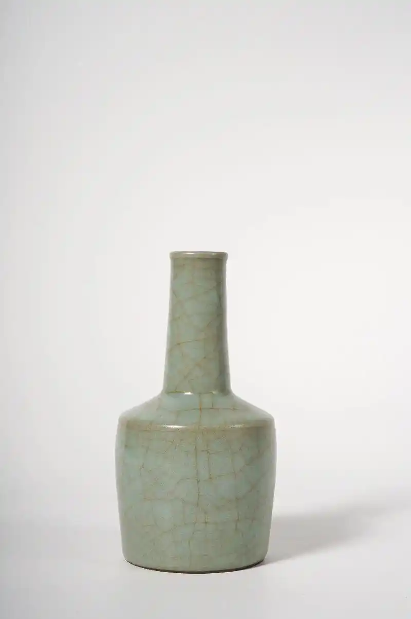 五大名窑之官窑粉青釉纸锤瓶