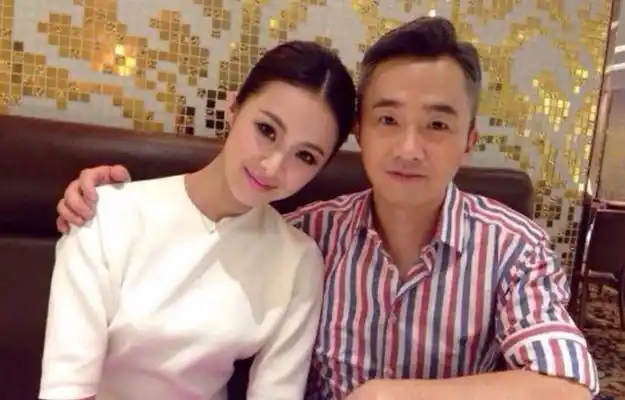 走进主持人程雷的家一家人喜欢住在老城区就连外墙也很陈旧