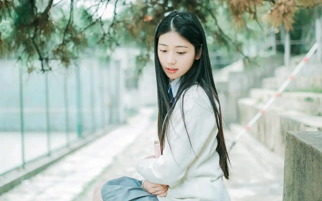 清纯唯美长发校花美女高清桌面壁纸