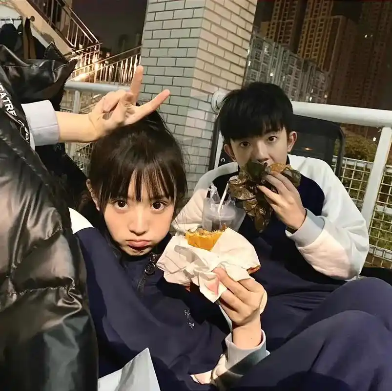 如此可爱的我们.橘子不是唯一的水果,橙子是.#李明德 #田曦 - 抖音