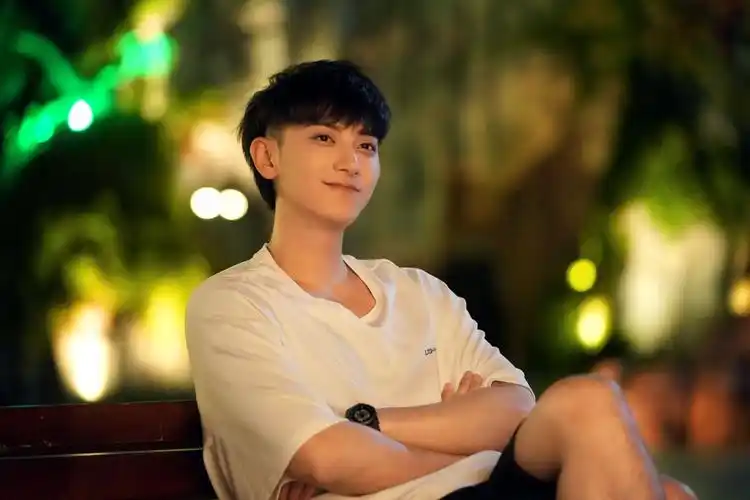 黄子韬《才不要和老板谈恋爱》热播_电视剧_爱特豆