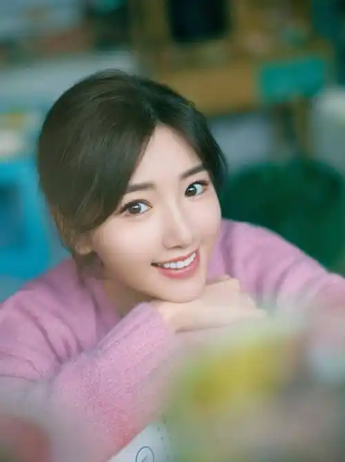 毛晓彤家的美照,粉色的少女装,满满的甜美少女气息_感觉_演技_表演