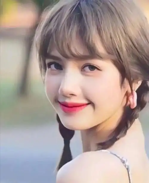 近期,有网友发现26岁的泰国籍女歌手lisa的个人社交媒体账号无法查看