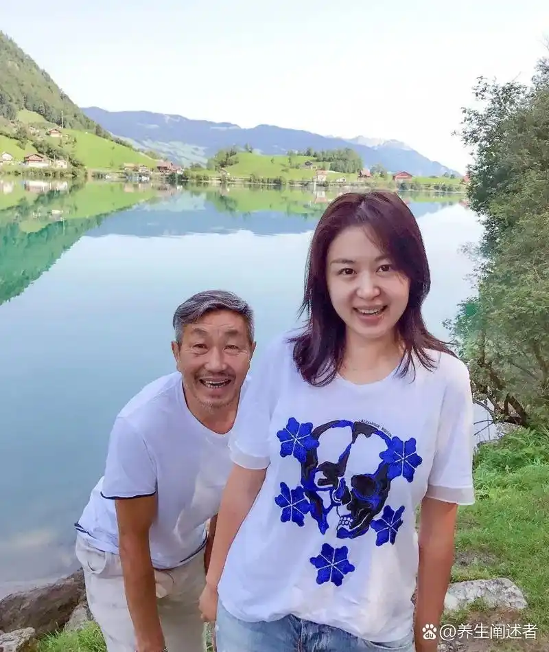 40年爱情无绯闻 杜源是一位享有国家一级演员称号的艺术家,他与妻子