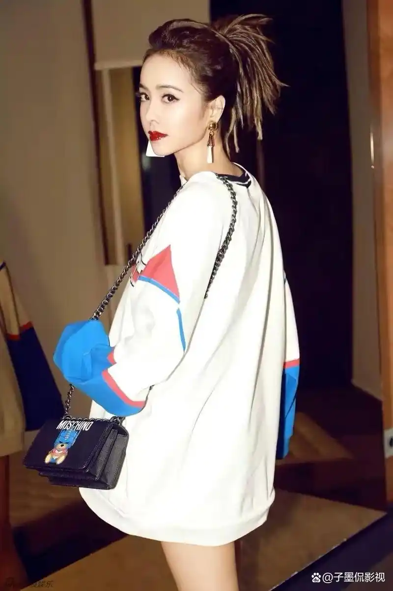 蔡依林休闲生活照,美丽动人,年近四十,依然单身,你会娶她吗?