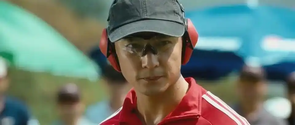 枪王之王吴彦祖这段射击比赛,看完觉得真过瘾!