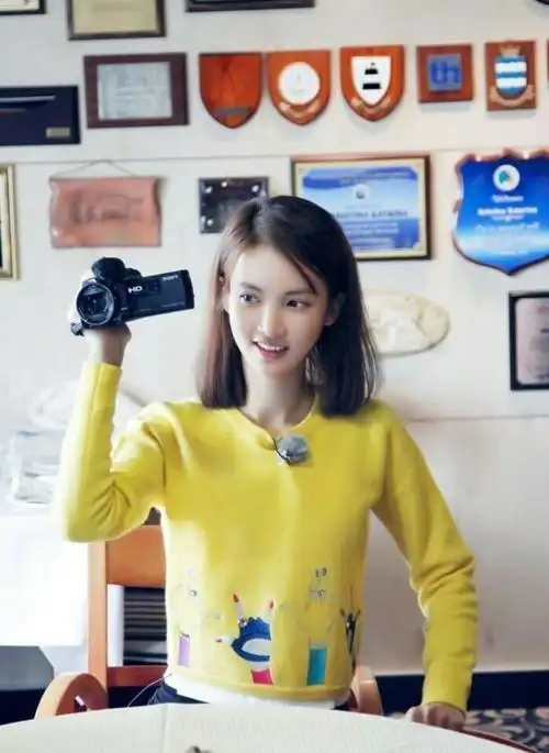 出道似整容!天庭饱满地阁方圆的金晨,原来12年前和现在判若两人