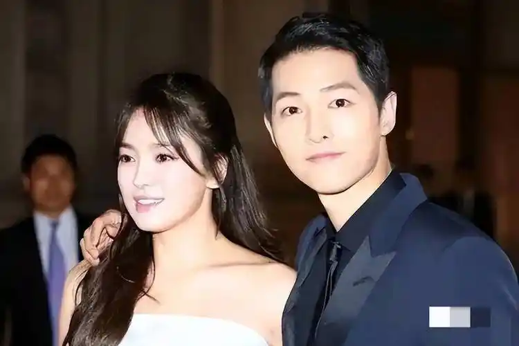 分手三年之后,再看宋慧乔和宋仲基,两个人境遇大不相同_时候_婚姻