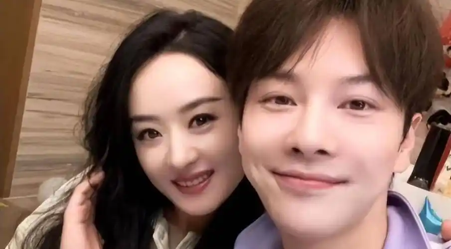 徐海乔的颜值还是相当抗打的,就算与赵丽颖演情侣都没毛病,而他却能