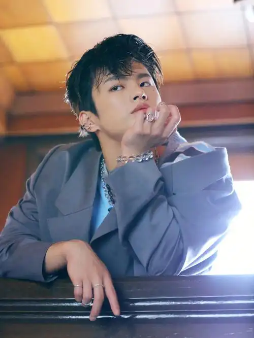 今日美颜暴击徐仁国帅哭01