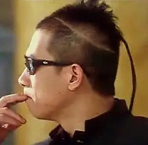 陈小春在胜者为王里面 的发型 脸比较大的人可以理吗 本人挺喜欢的 不