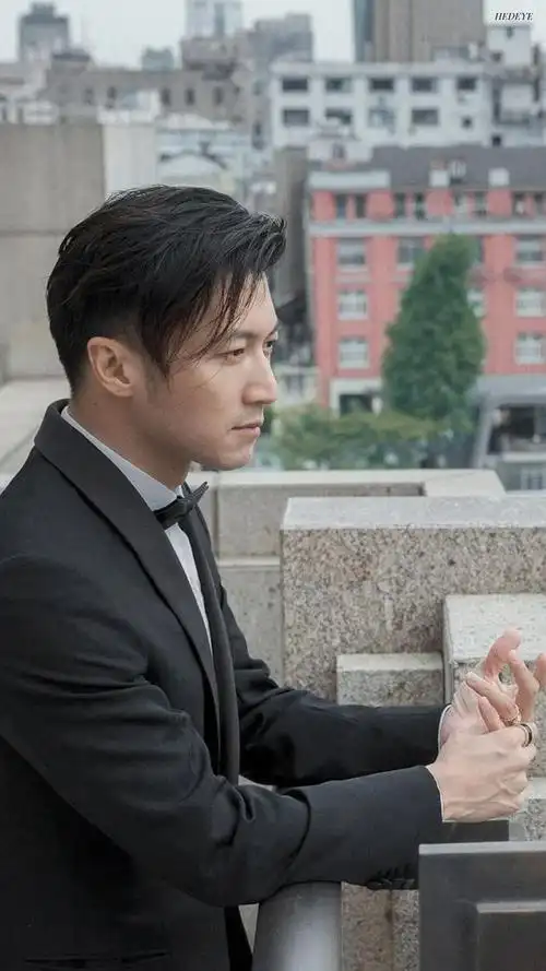 谢霆锋:近照曝光,皮肤粗糙没洗头显苍老,王菲看了都嫌弃_网易订阅