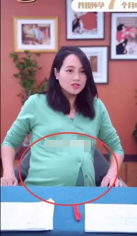 否认孕期疲劳工作后朱丹再挺孕肚直播秀恩爱表白老公很支持我