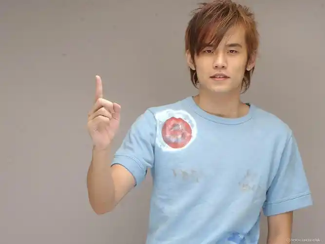 电脑桌布早期青涩的周杰伦华写真自制桌布补