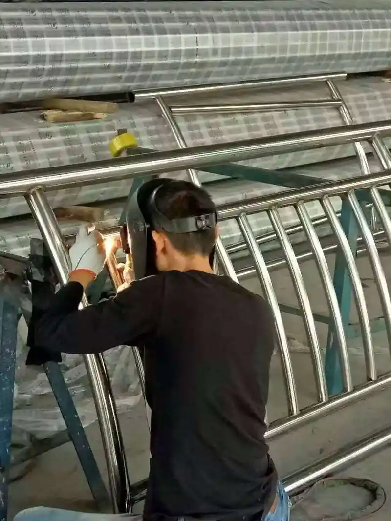 不锈钢椭圆管扶手护栏 不锈钢包厢立柱 不锈钢护栏生产厂家