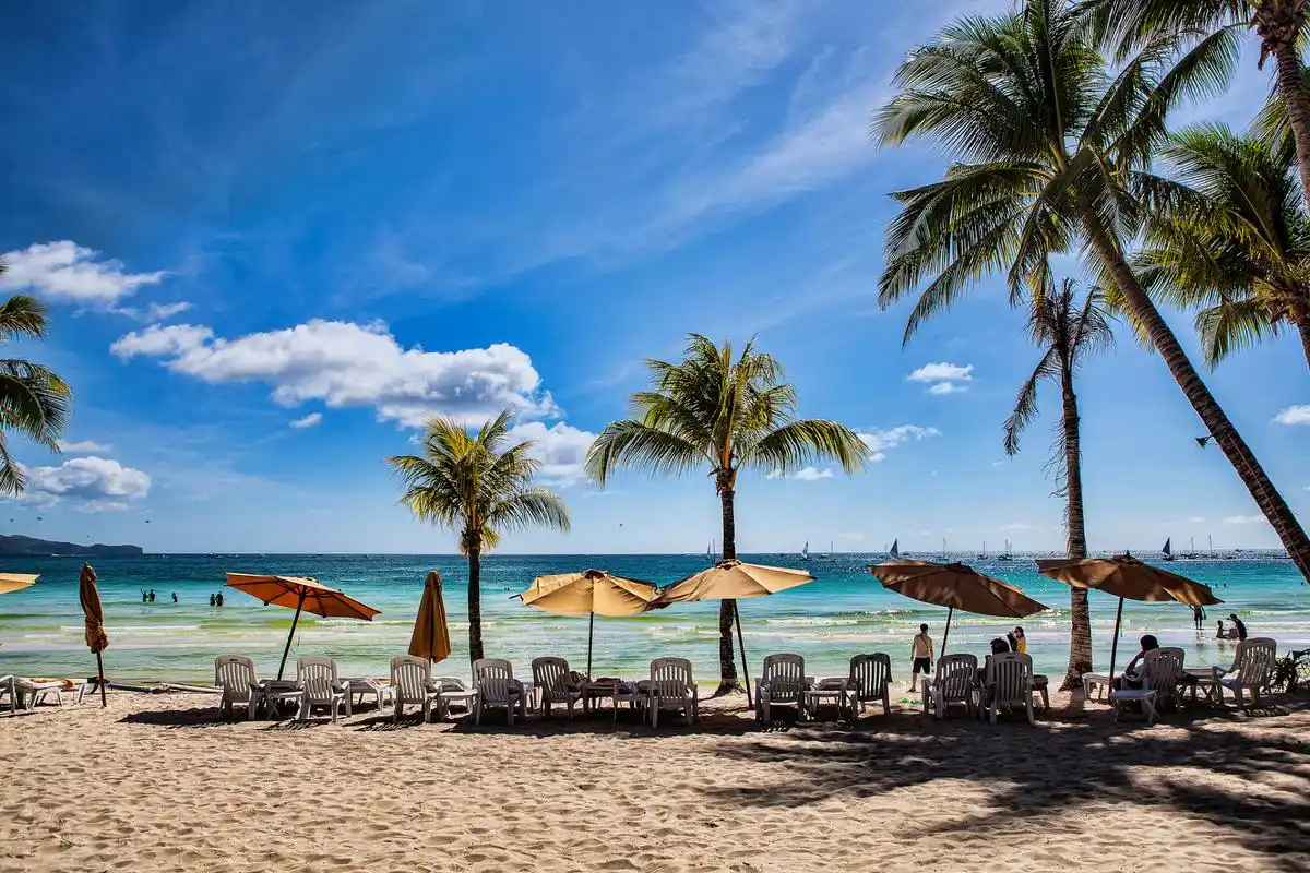 地处美国佛罗里达州以东的巴哈马是全球顶级的海岛度假地,拥有世界上