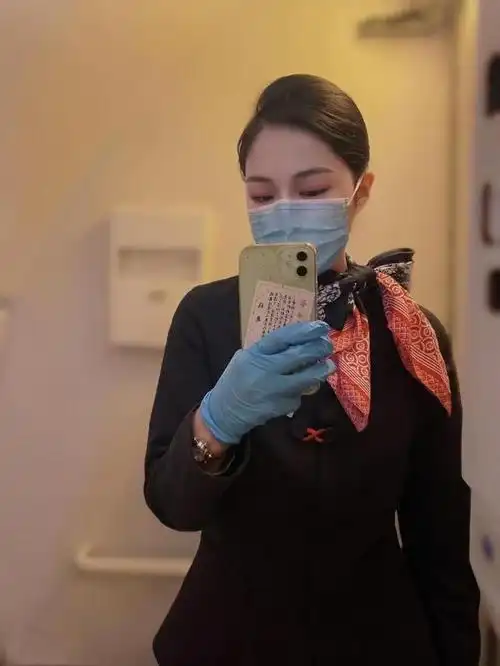 做空姐8年每月飞90小时才挣12000元其实挣的也是辛苦钱