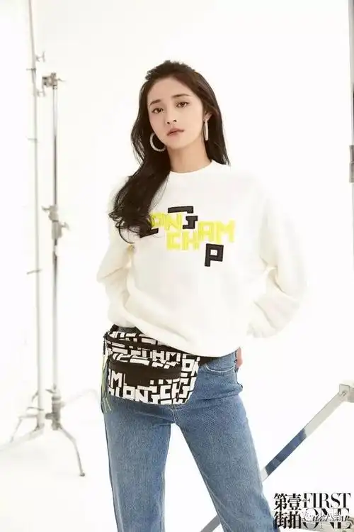 可甜可盐双重魅力周洁琼第壹街拍首次携手拍大片碰撞惊喜