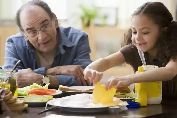 含钙量是牛奶的6倍,小宝宝可以吃奶酪吗?什么时候开始吃最好?