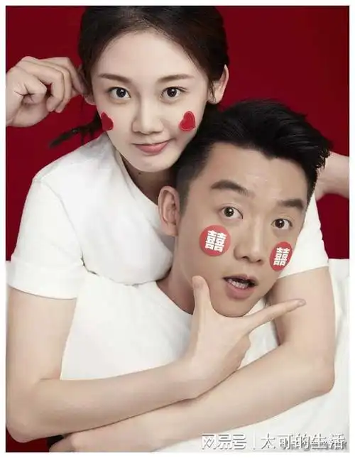 苗苗晒家中跳舞穿露脐上衣小蛮腰抢镜网友觉得是郑恺高攀了