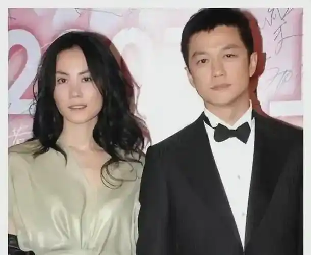 李亚鹏直播哭穷吃一周外卖自爆还清债务网友还好王菲跑得快