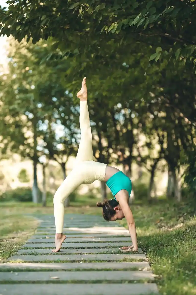 与瑜伽有关与年龄无关