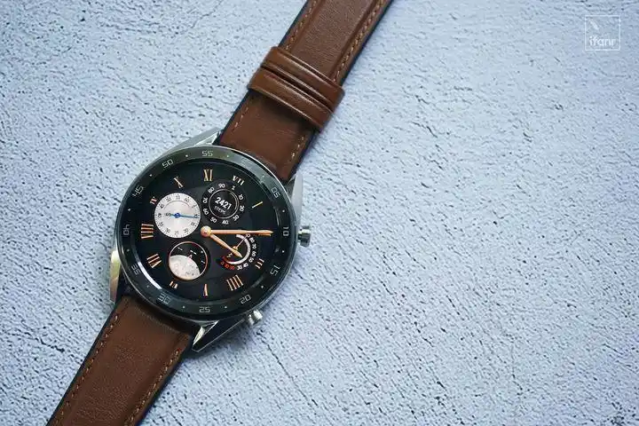 其中包括了智能手环 3 pro 以及智能手表 huawei watch gt 两款新品
