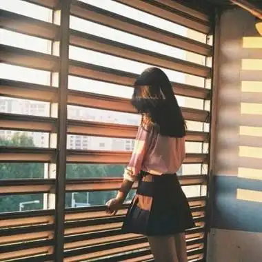 气质美女图片头像侧脸 高清漂亮的长发美女图片头像侧脸_女生头像_美