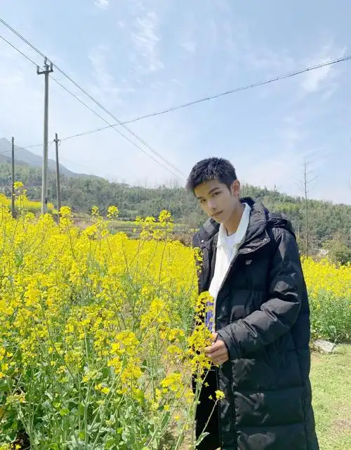 赵弈钦阳光帅气生活照图片