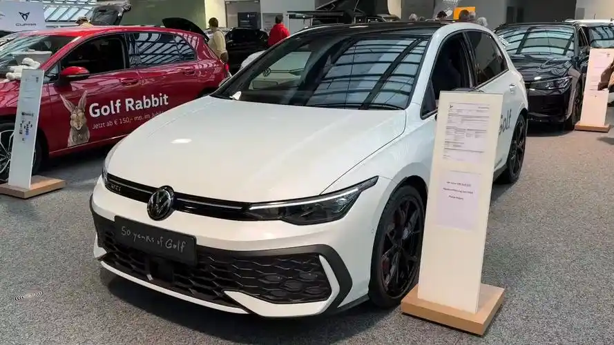 男人的性能小钢炮梦想,全新大众高尔夫8 gti 外观和内部功能演示