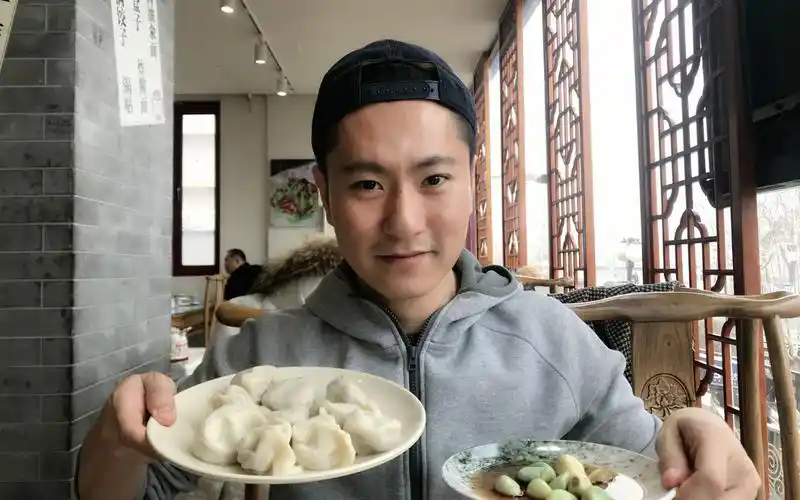 用哔哩哔哩客户端或其他应用扫描二维码 点赞 饺子原名娇耳