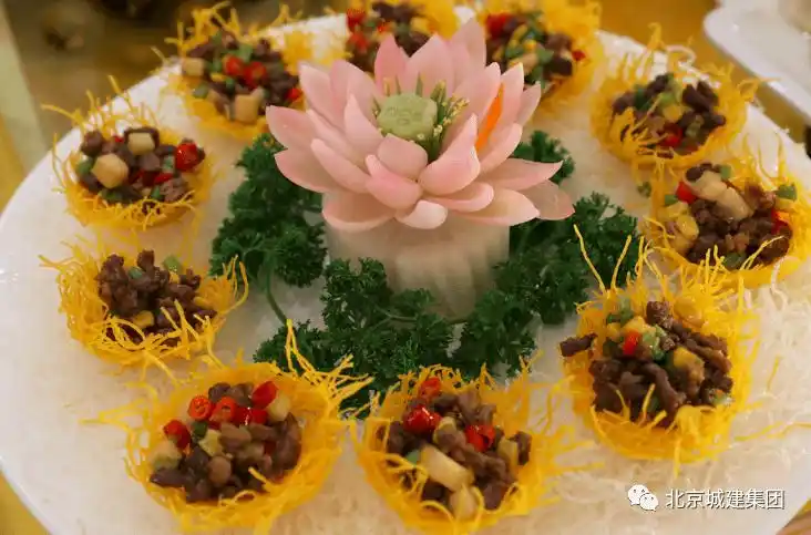 城建美食杯烹饪工匠大赛举行50名烹饪高手中获金奖的是